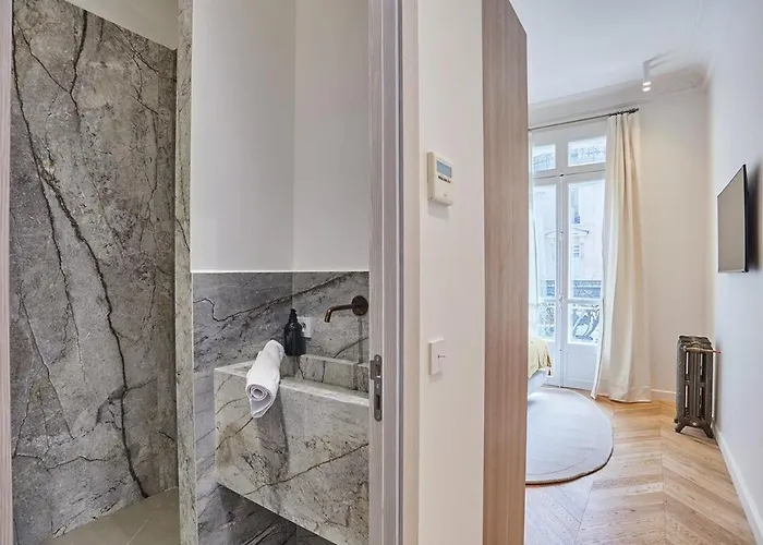 Opera Vendome By Prestige Apartment *